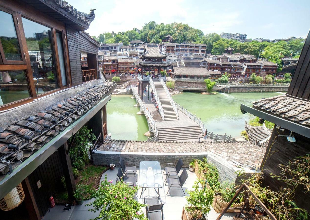 Fenghuang Slowly Time Inn Buitenkant foto