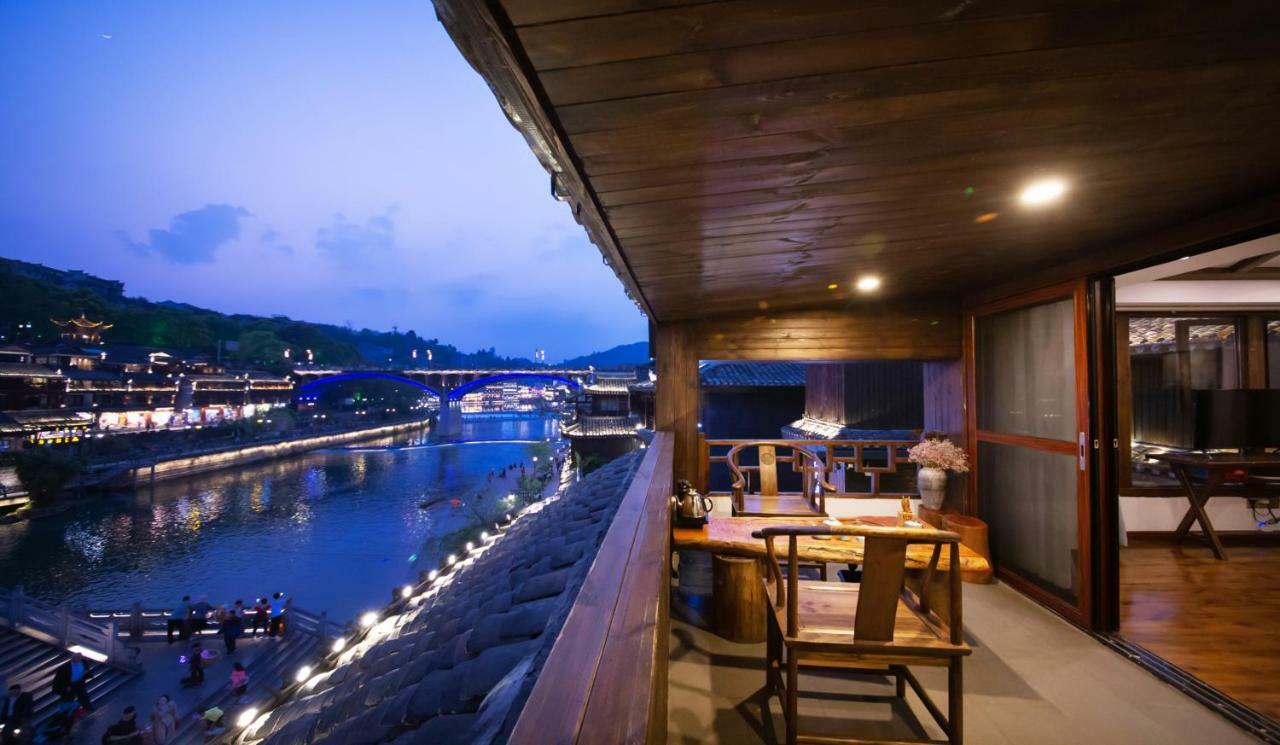 Fenghuang Slowly Time Inn Buitenkant foto