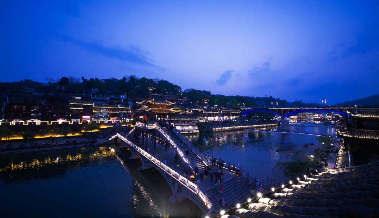 Fenghuang Slowly Time Inn Buitenkant foto
