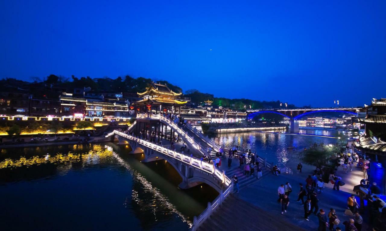 Fenghuang Slowly Time Inn Buitenkant foto