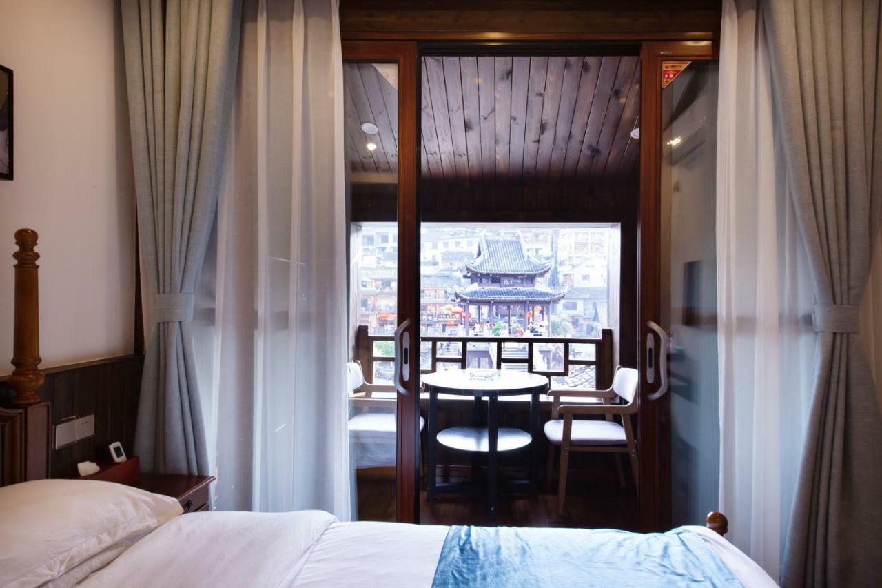 Fenghuang Slowly Time Inn Buitenkant foto