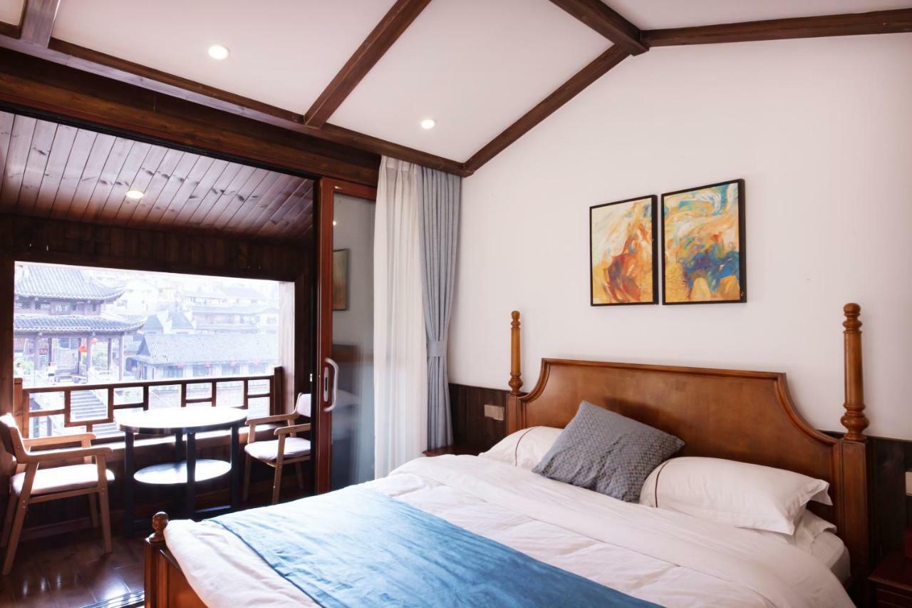 Fenghuang Slowly Time Inn Buitenkant foto